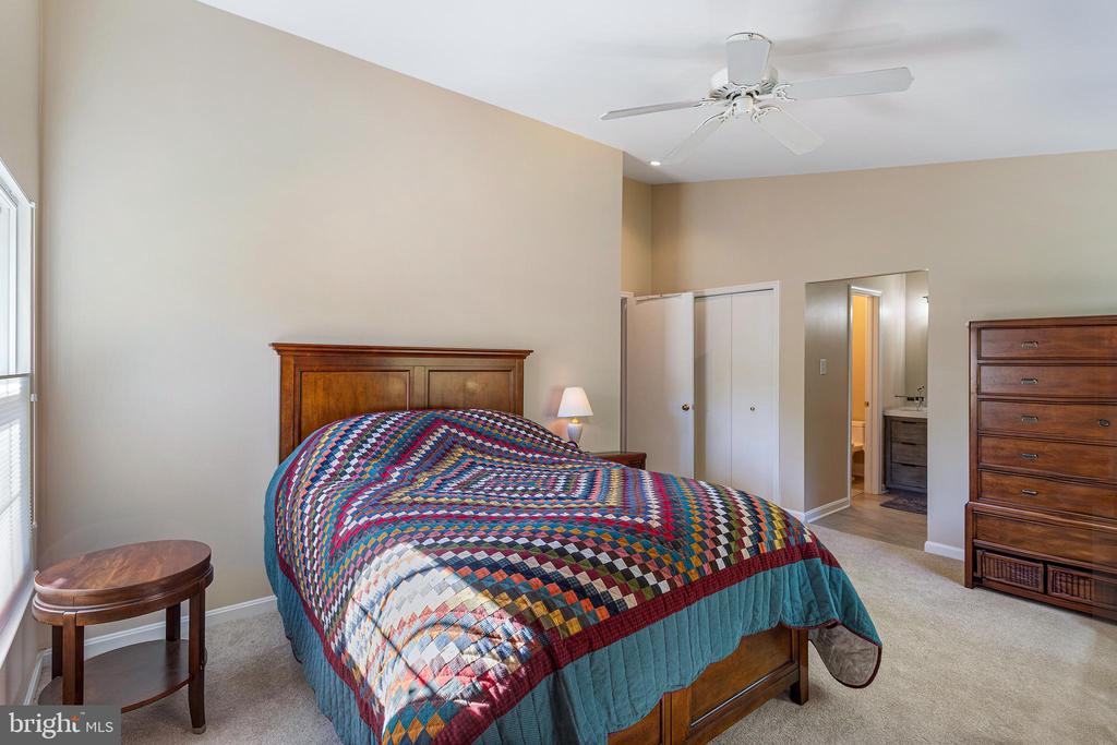 1552 HUGO CIRCLE