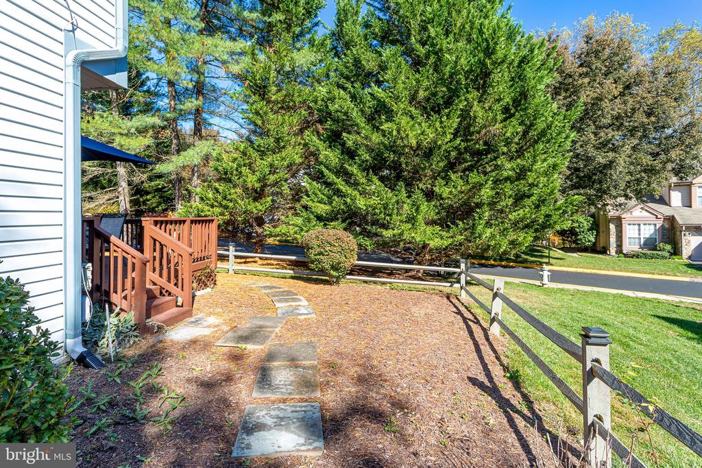 1552 HUGO CIRCLE