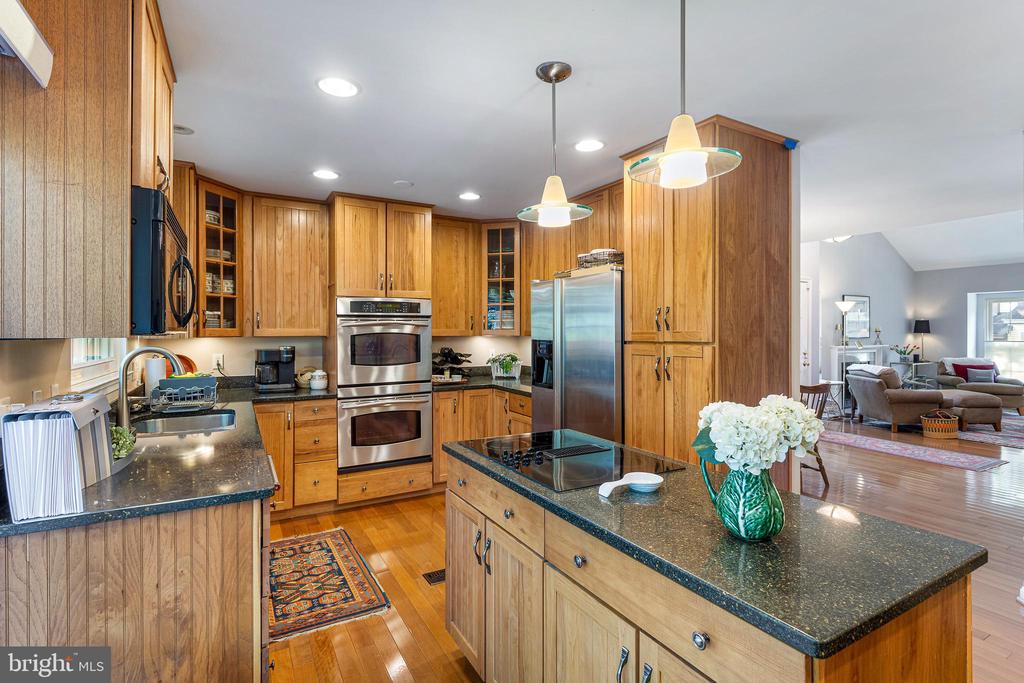 1552 HUGO CIRCLE