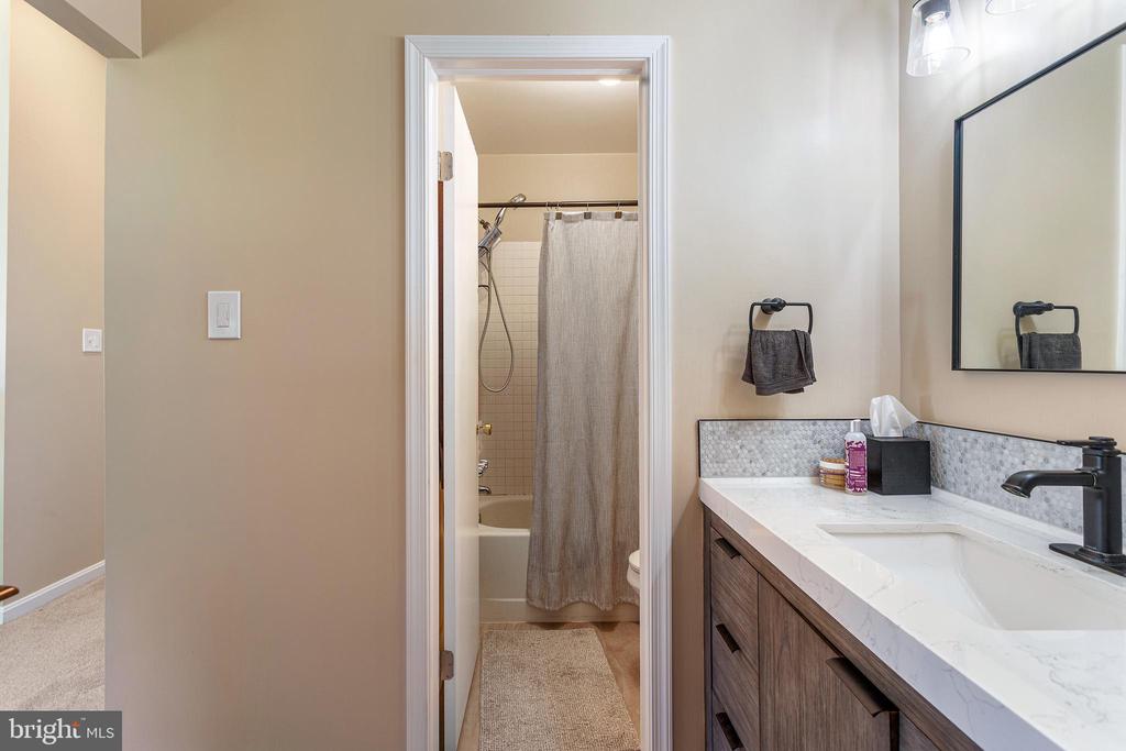 1552 HUGO CIRCLE