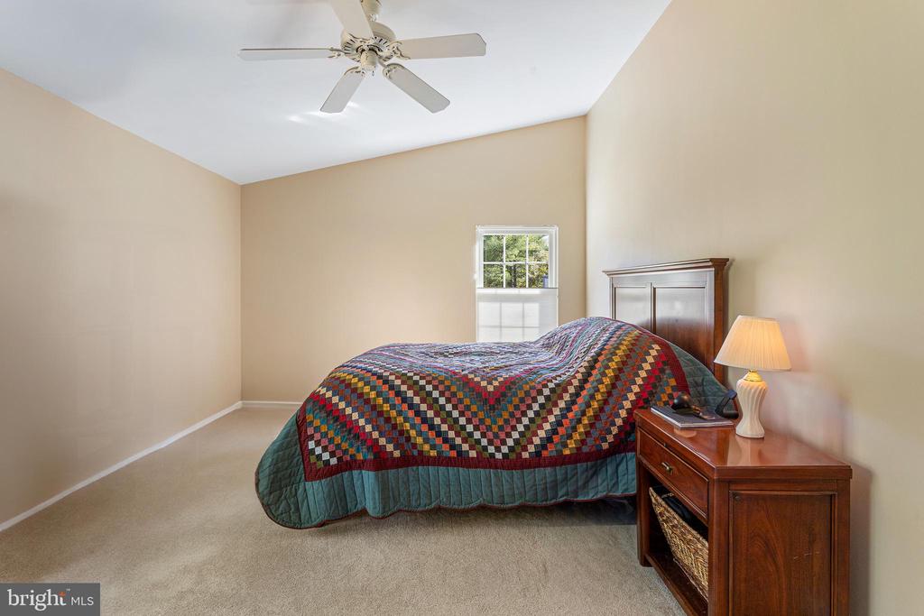 1552 HUGO CIRCLE