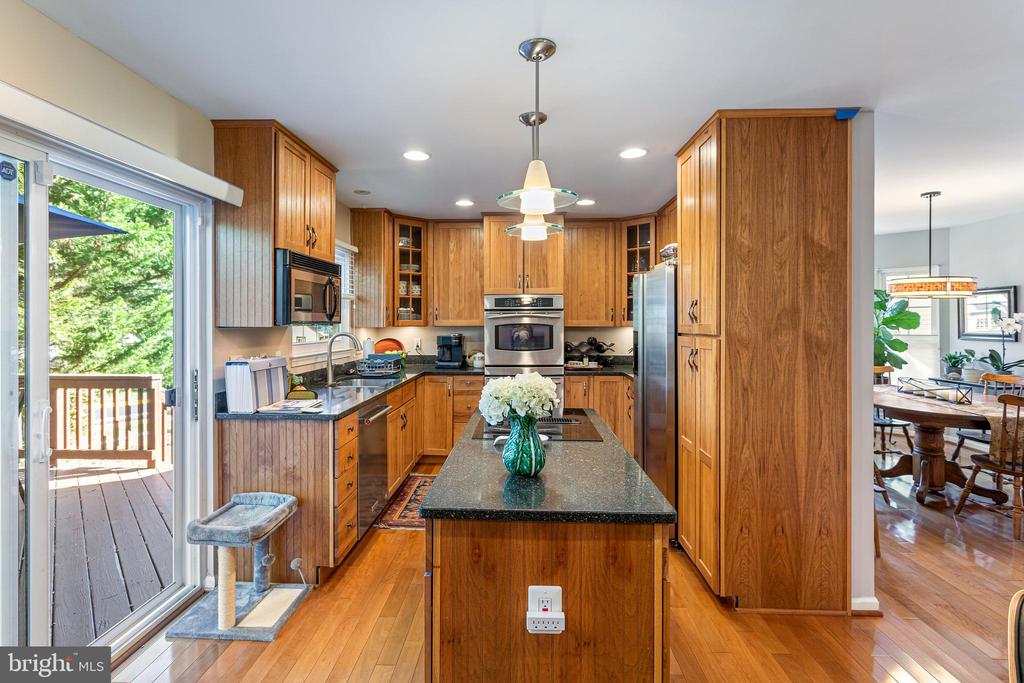 1552 HUGO CIRCLE