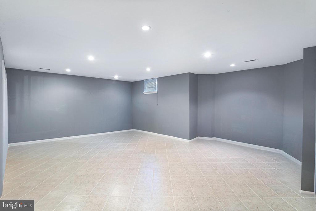 1552 HUGO CIRCLE