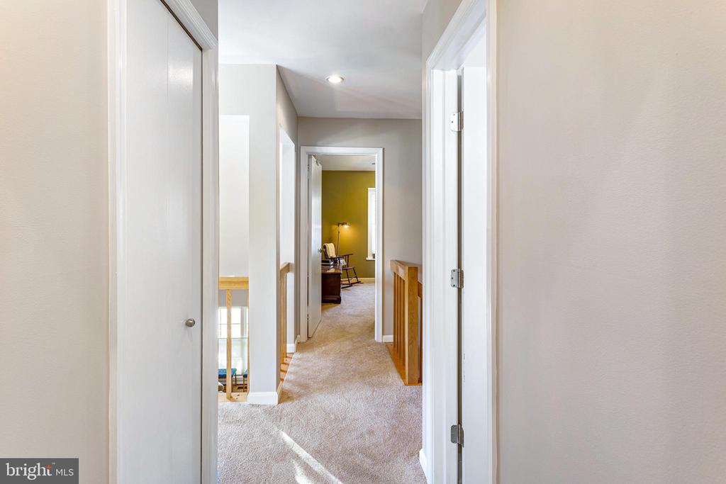 1552 HUGO CIRCLE