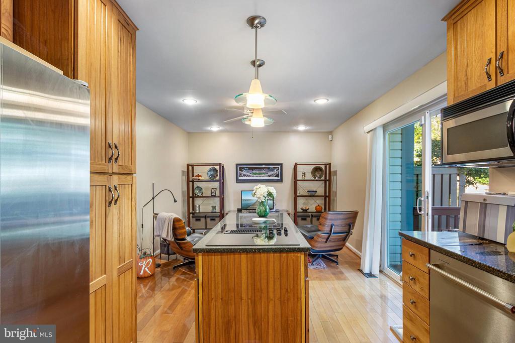 1552 HUGO CIRCLE