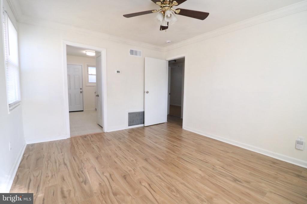 407 N HORNERS LANE