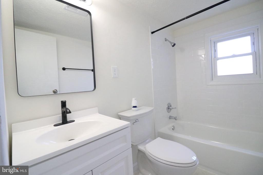 407 N HORNERS LANE