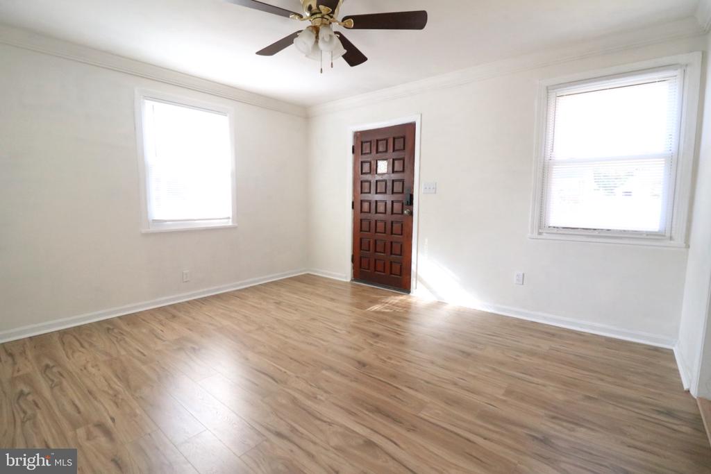 407 N HORNERS LANE