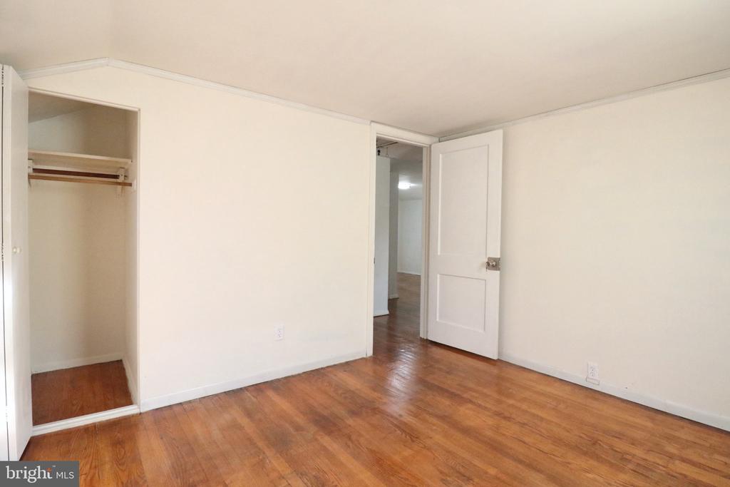 407 N HORNERS LANE