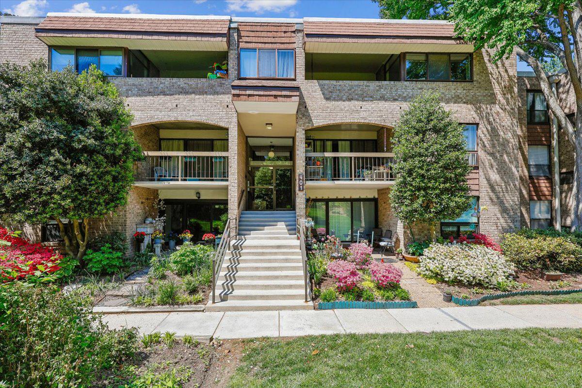 401 CHRISTOPHER AVENUE 33