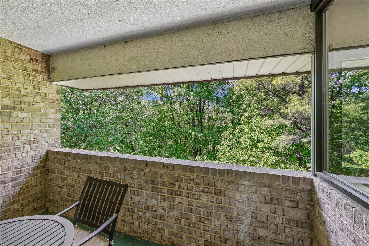 401 CHRISTOPHER AVENUE 33