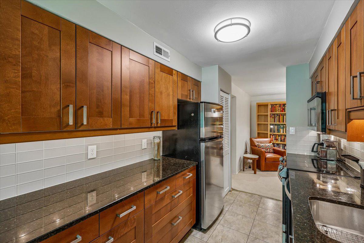 401 CHRISTOPHER AVENUE 33