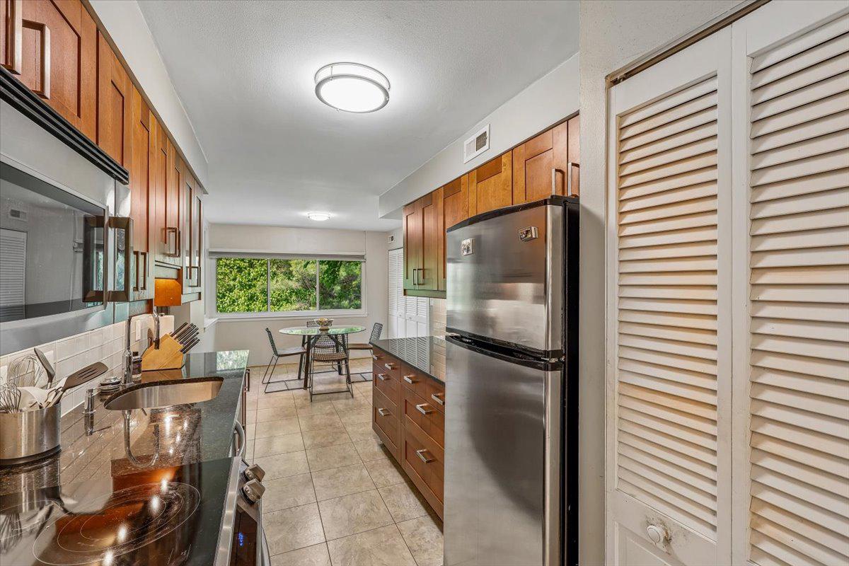 401 CHRISTOPHER AVENUE 33