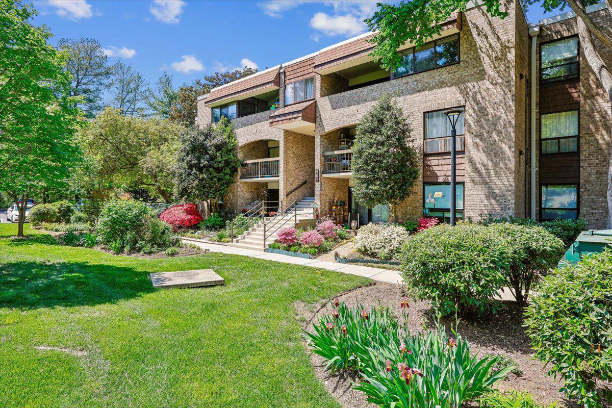 401 CHRISTOPHER AVENUE 33