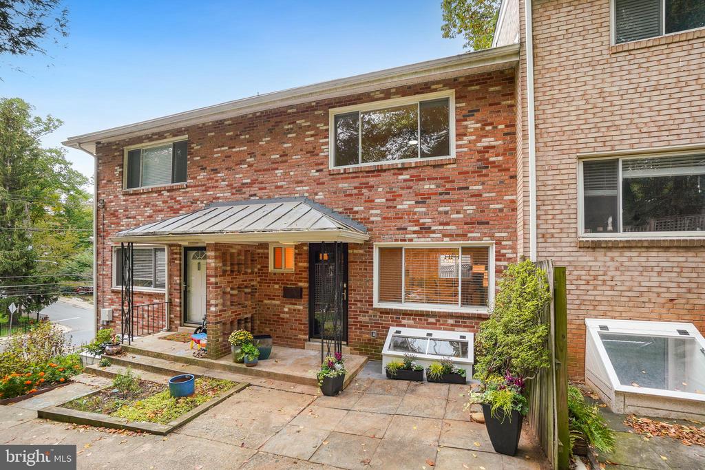 652 KENNEBEC AVENUE Unit: 2