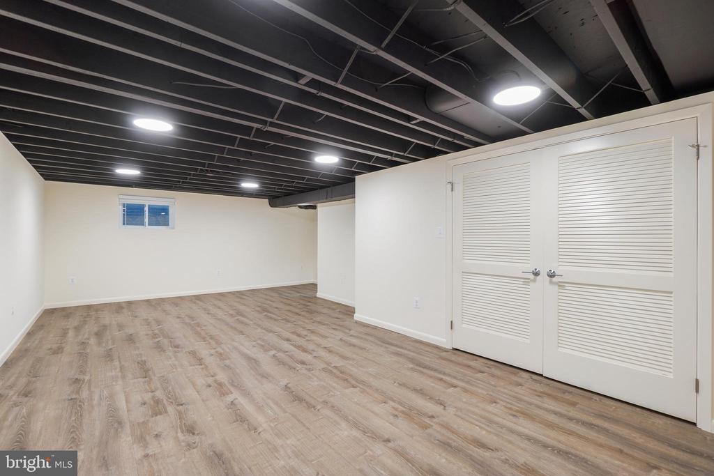 652 KENNEBEC AVENUE Unit: 2