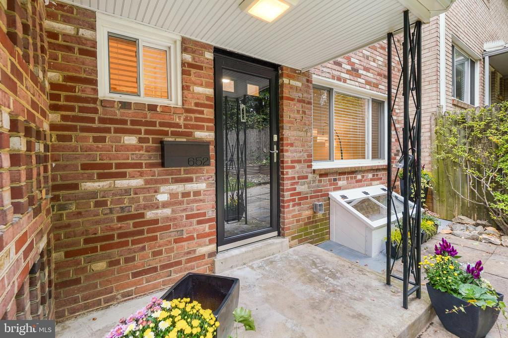 652 KENNEBEC AVENUE Unit: 2
