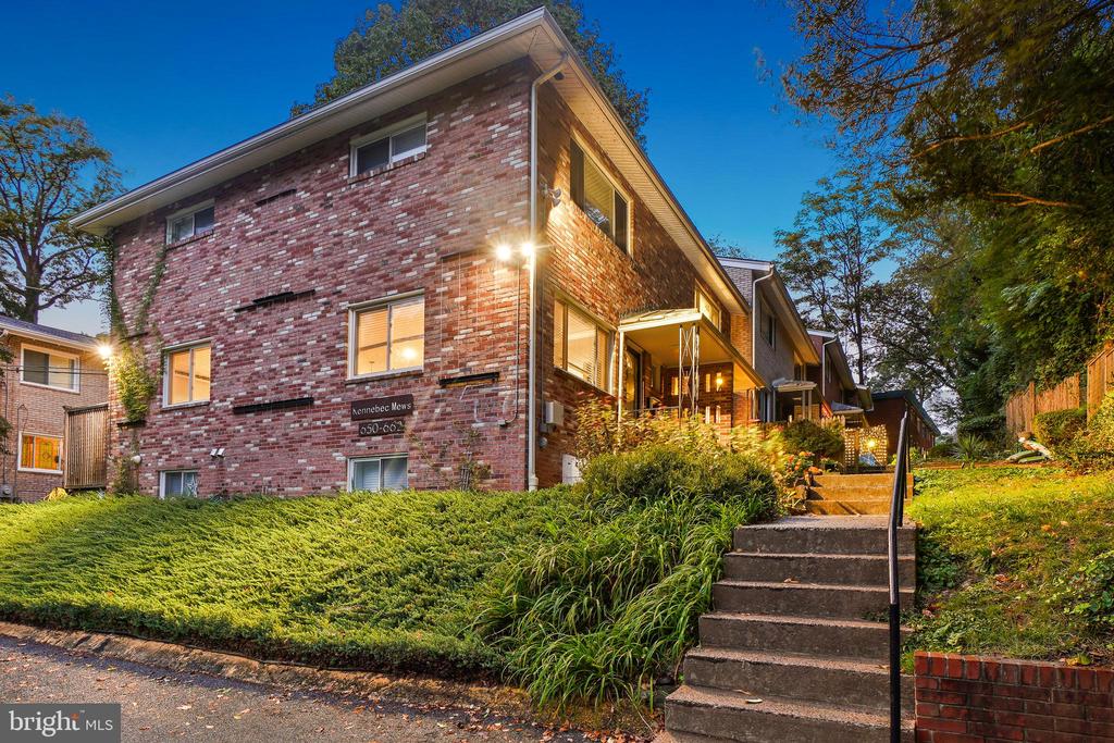 652 KENNEBEC AVENUE Unit: 2