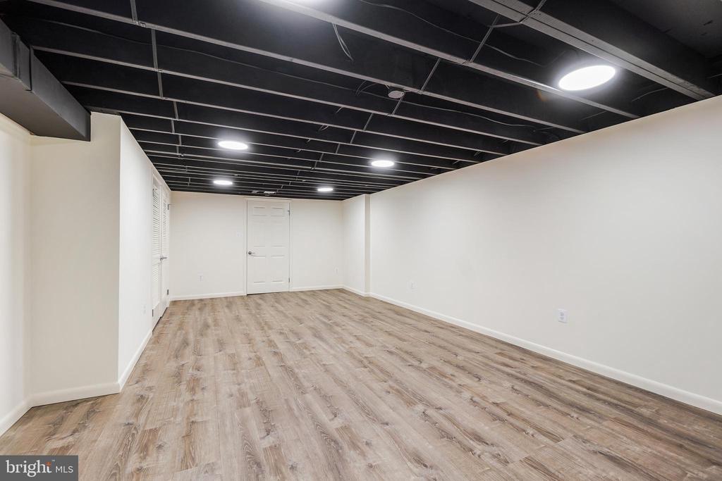 652 KENNEBEC AVENUE Unit: 2