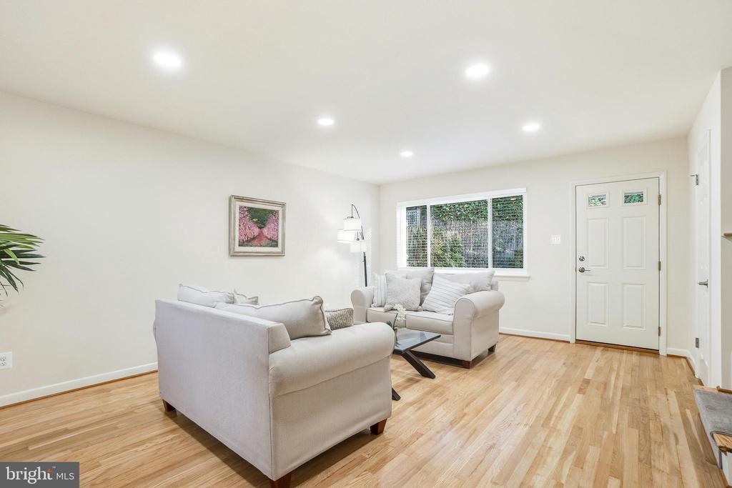 652 KENNEBEC AVENUE Unit: 2