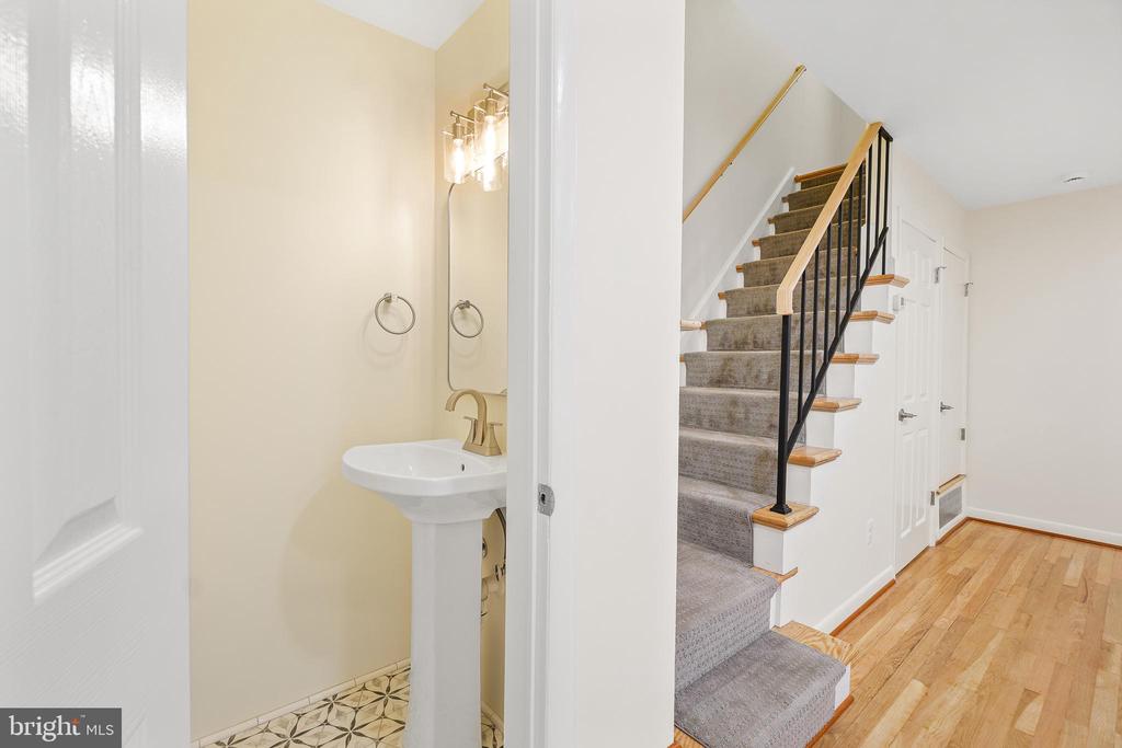 652 KENNEBEC AVENUE Unit: 2