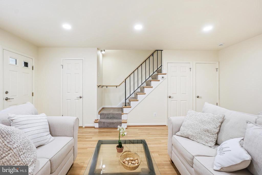 652 KENNEBEC AVENUE Unit: 2