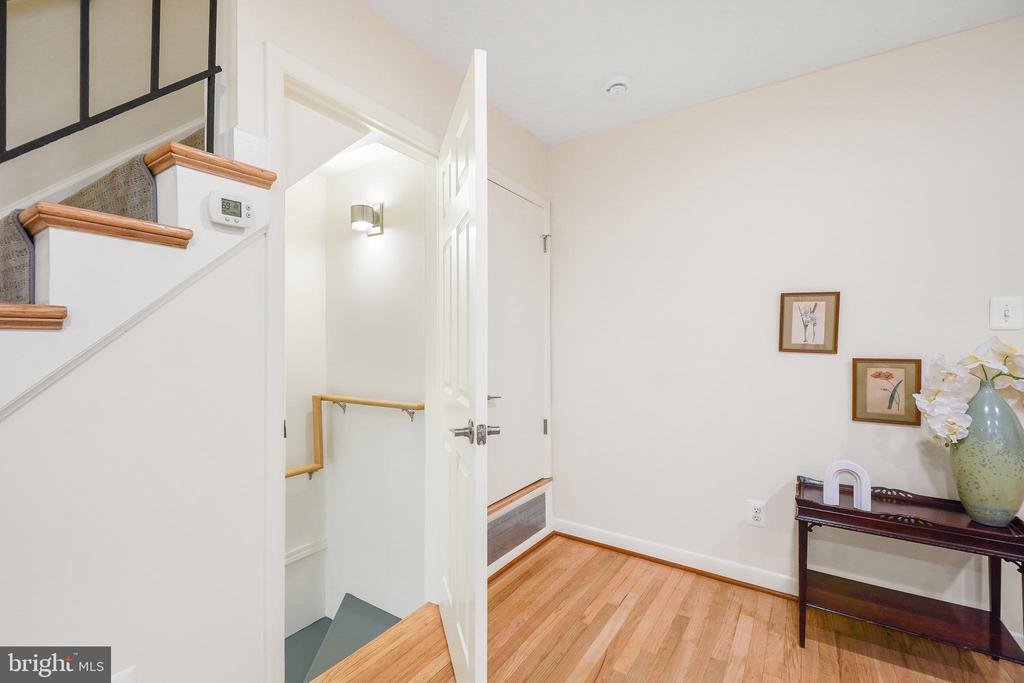 652 KENNEBEC AVENUE Unit: 2