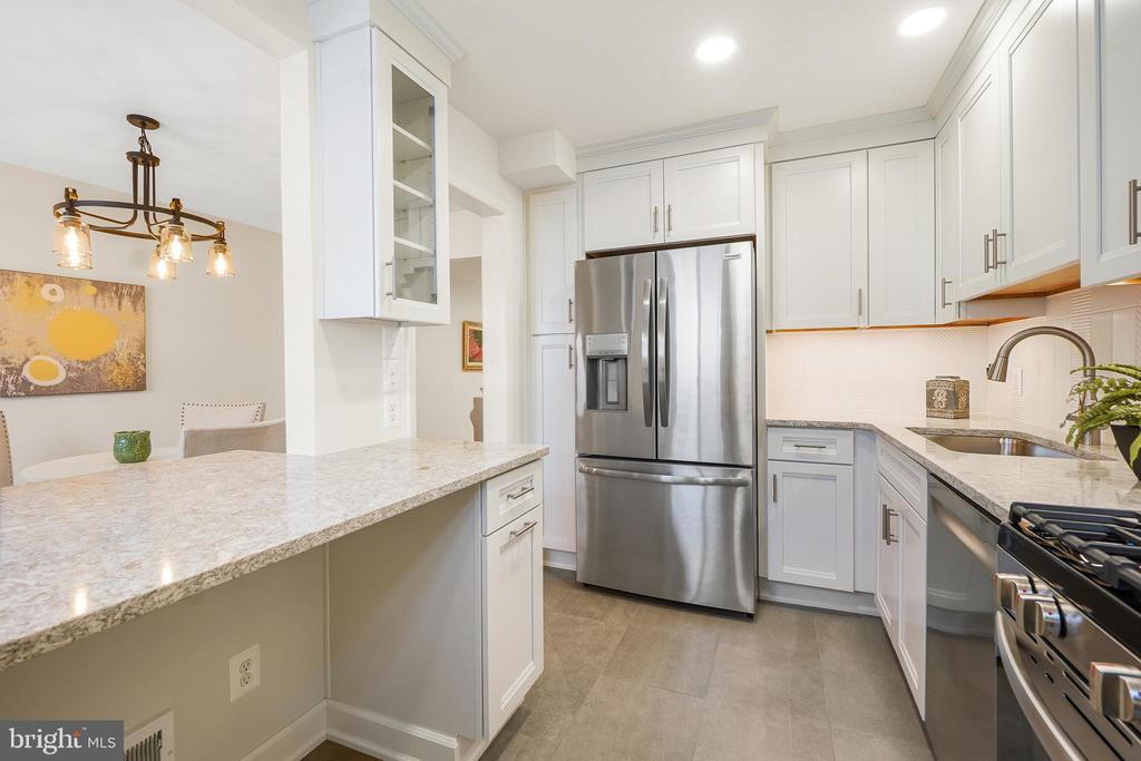 652 KENNEBEC AVENUE Unit: 2