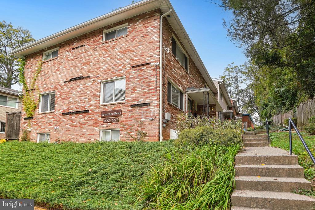 652 KENNEBEC AVENUE Unit: 2