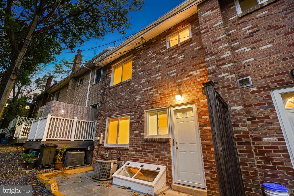 652 KENNEBEC AVENUE Unit: 2