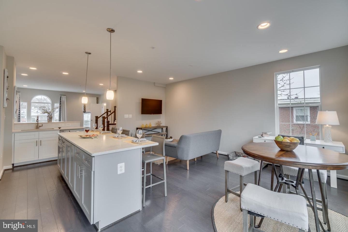 4915 DEVITT PL