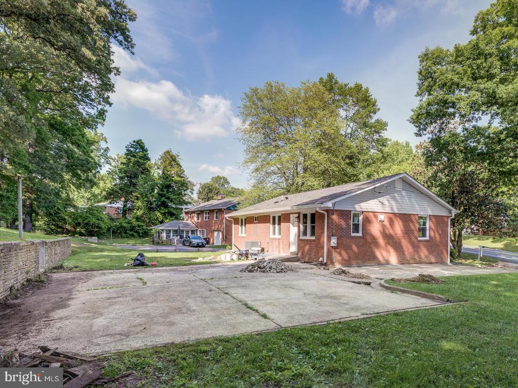4804 HENDERSON ROAD