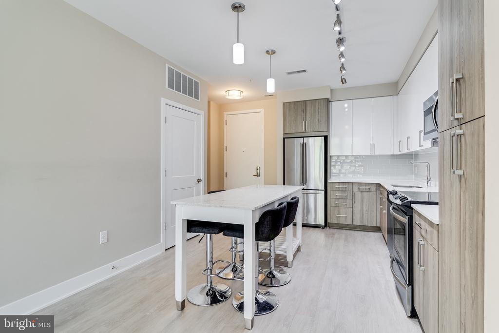 145 RIVERHAVEN DRIVE Unit: 205