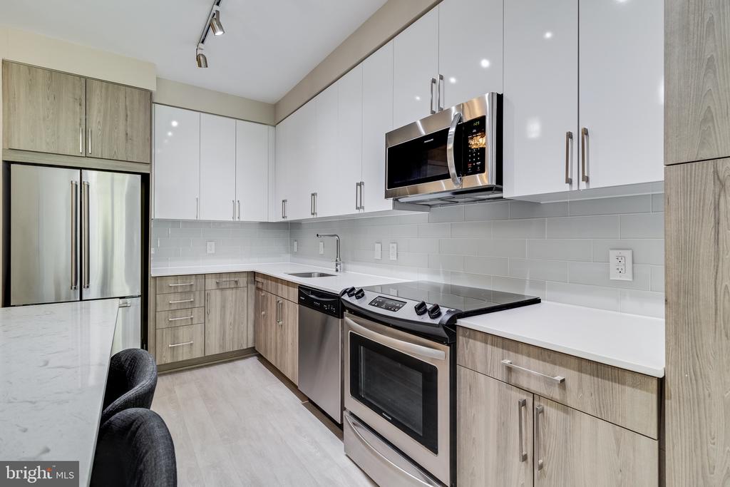 145 RIVERHAVEN DRIVE Unit: 205