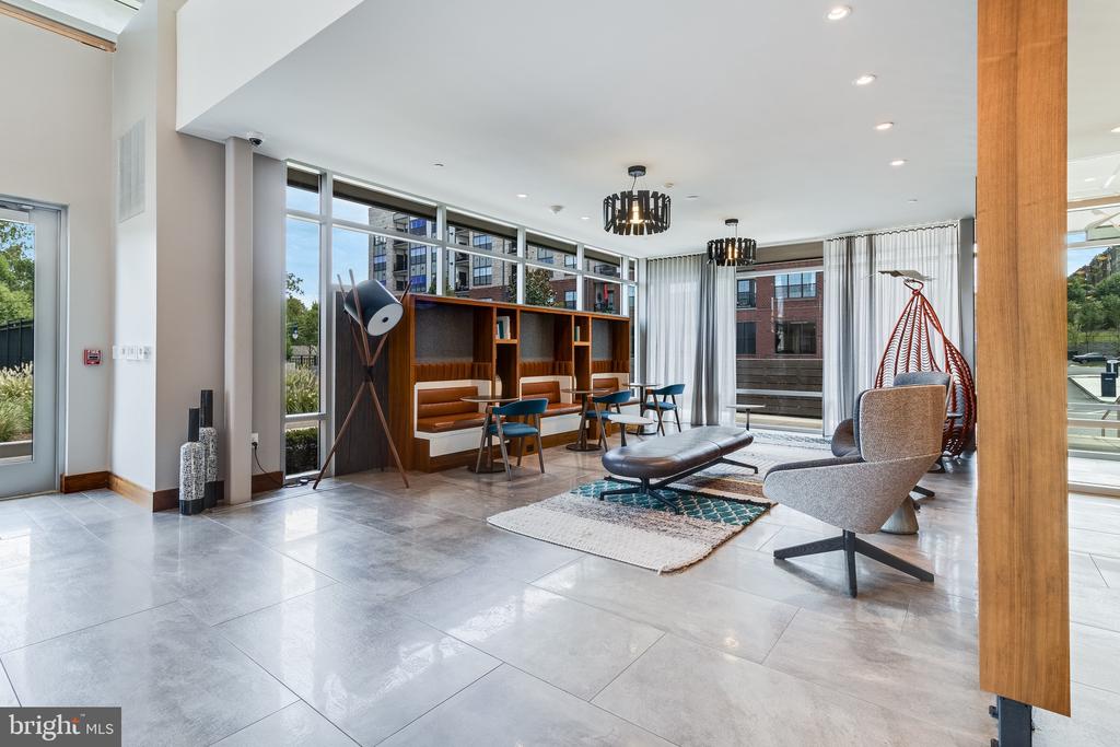 145 RIVERHAVEN DRIVE Unit: 205