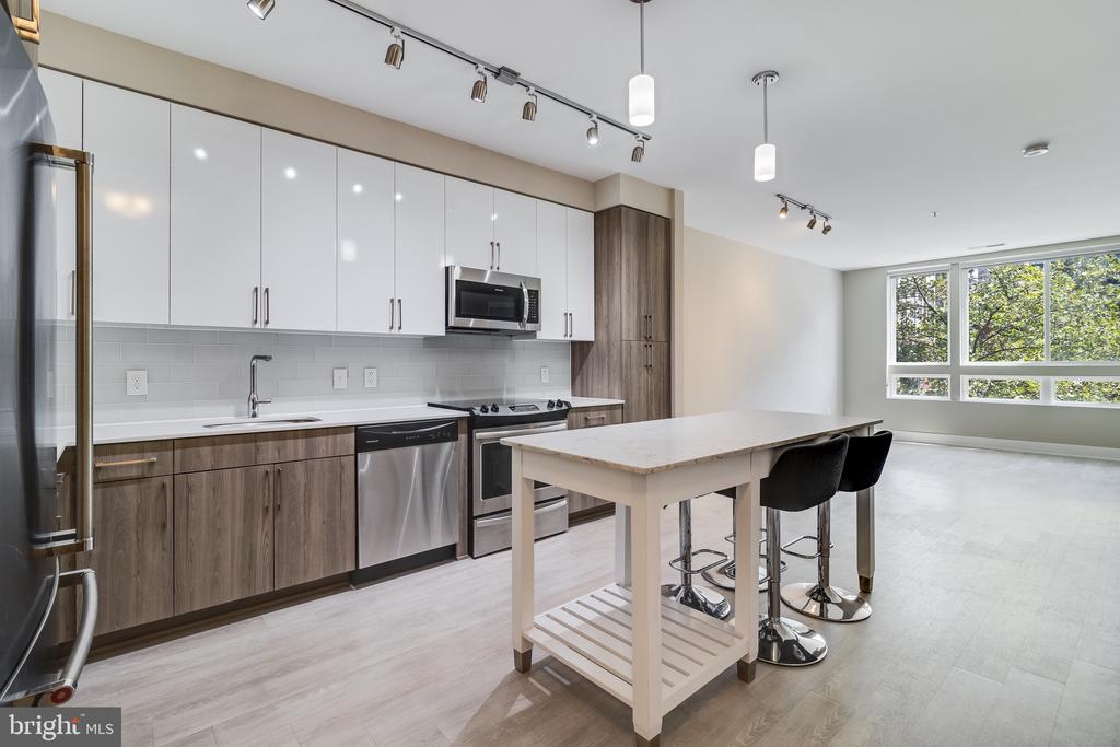 145 RIVERHAVEN DRIVE Unit: 205