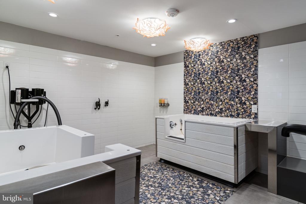 145 RIVERHAVEN DRIVE Unit: 205