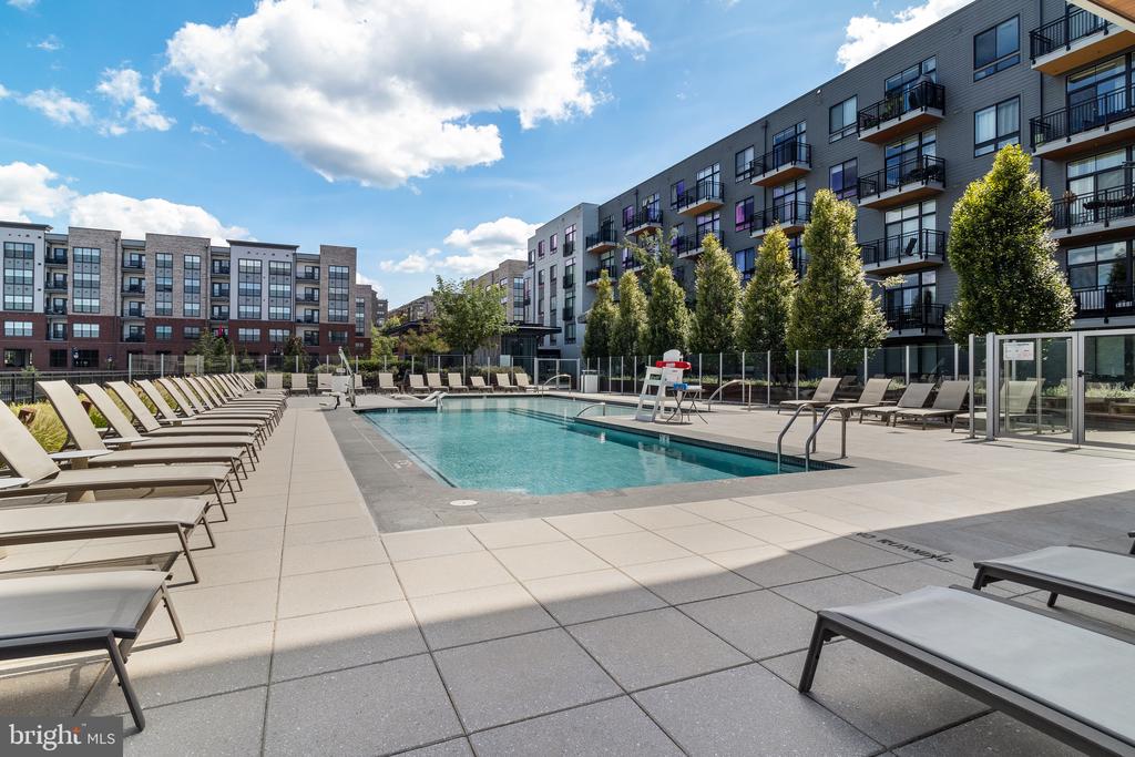 145 RIVERHAVEN DRIVE Unit: 205