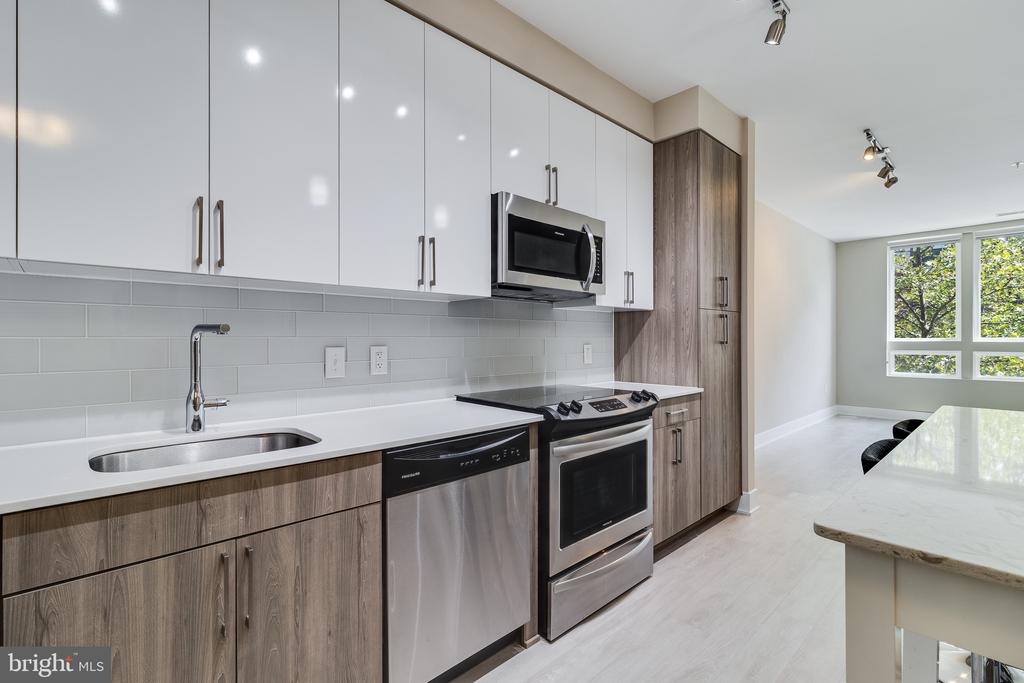 145 RIVERHAVEN DRIVE Unit: 205