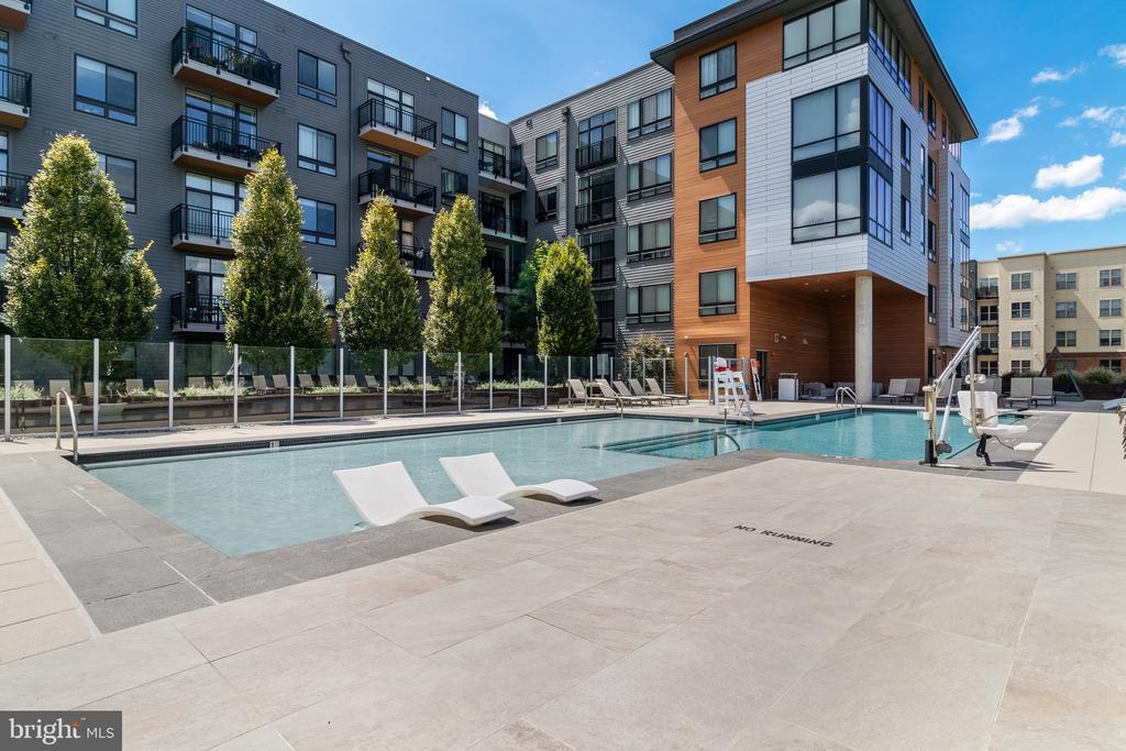 145 RIVERHAVEN DRIVE Unit: 205