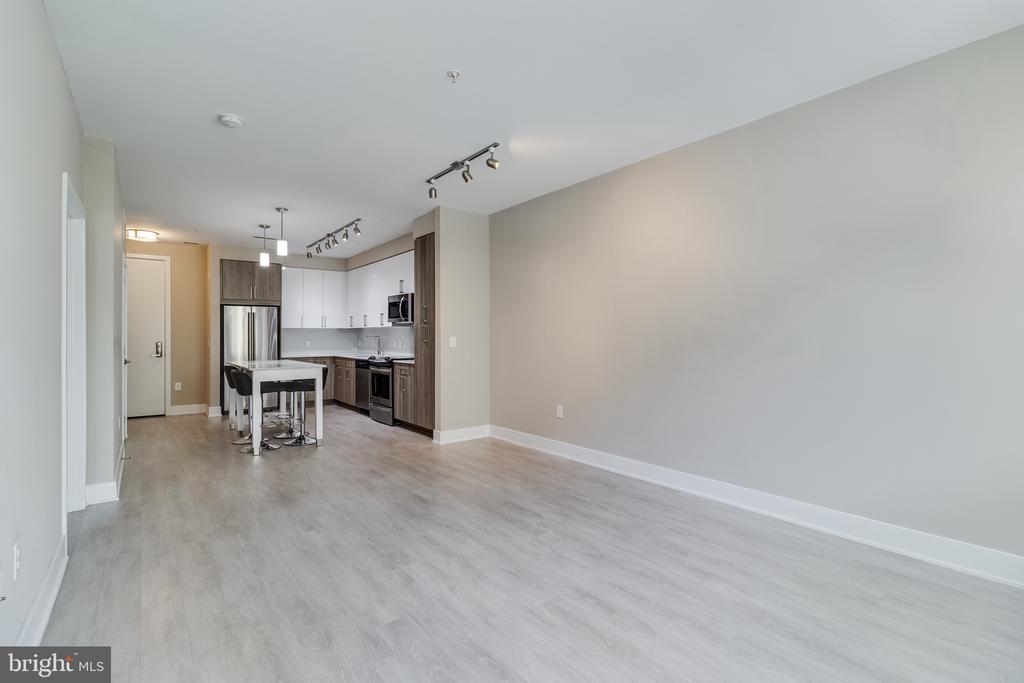 145 RIVERHAVEN DRIVE Unit: 205