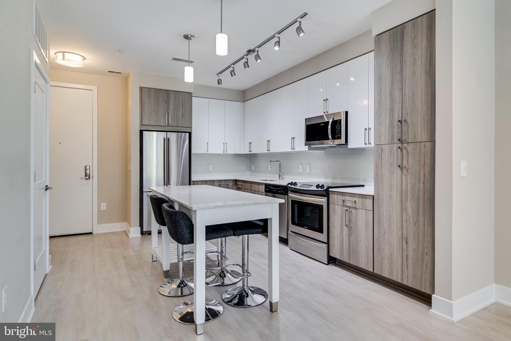 145 RIVERHAVEN DRIVE Unit: 205