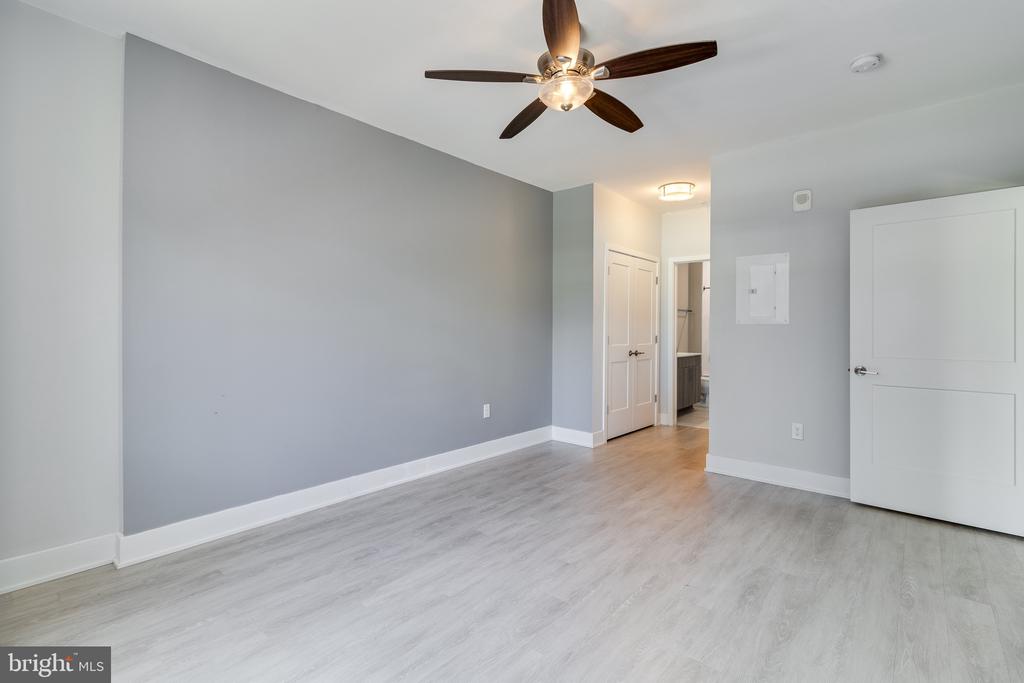 145 RIVERHAVEN DRIVE Unit: 205