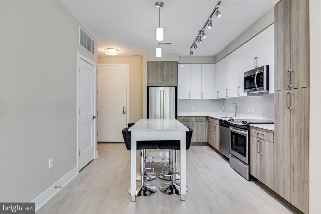 145 RIVERHAVEN DRIVE Unit: 205