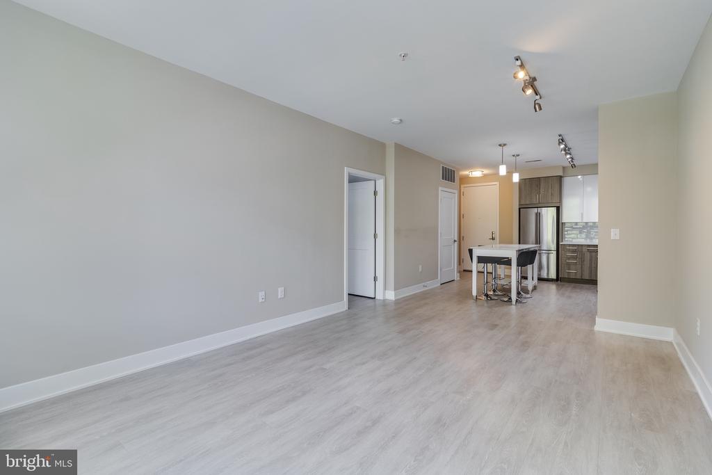 145 RIVERHAVEN DRIVE Unit: 205