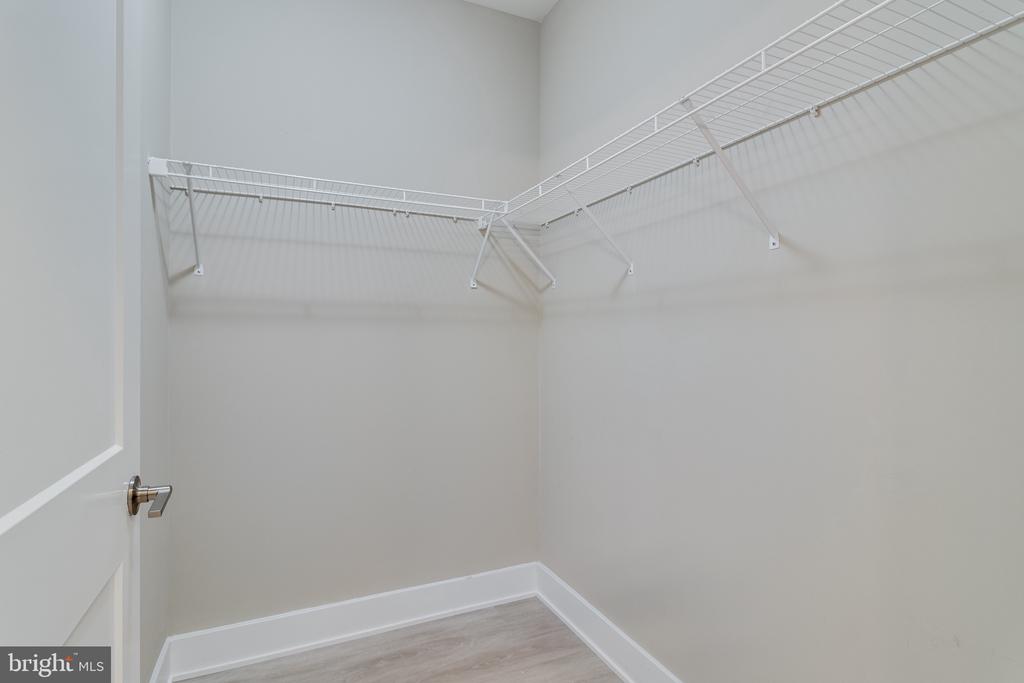 145 RIVERHAVEN DRIVE Unit: 205
