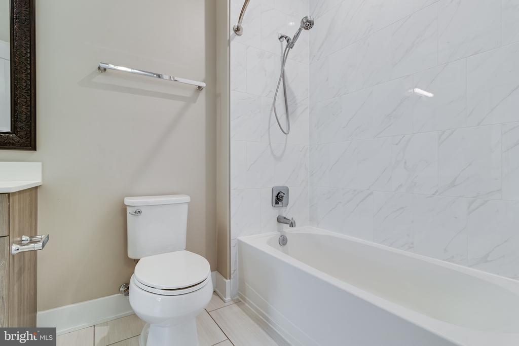 145 RIVERHAVEN DRIVE Unit: 205