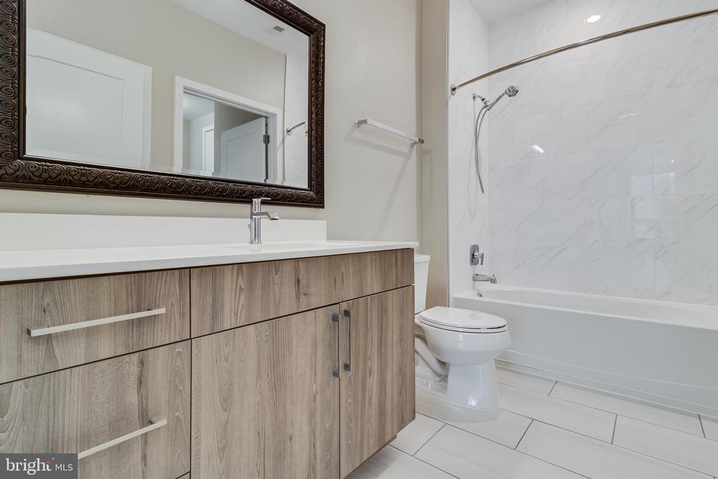 145 RIVERHAVEN DRIVE Unit: 205