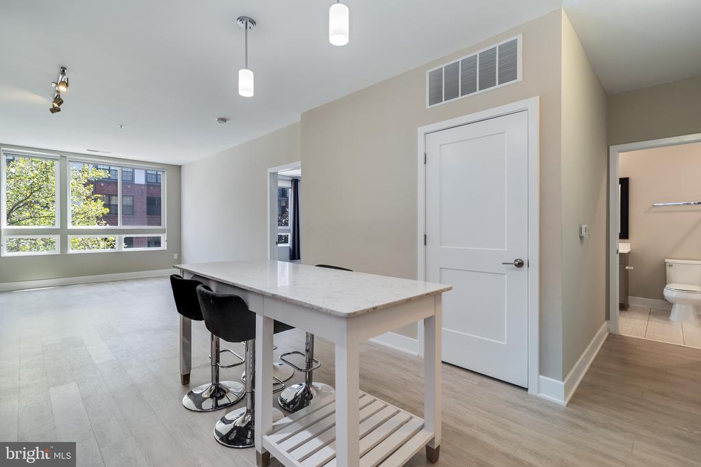 145 RIVERHAVEN DRIVE Unit: 205