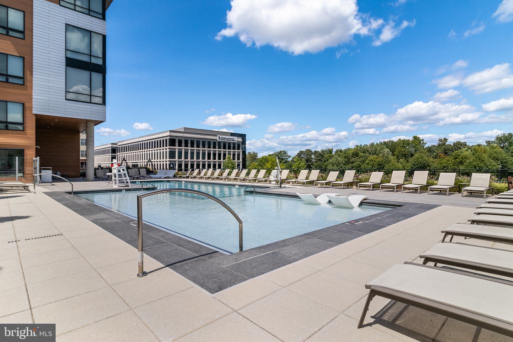 145 RIVERHAVEN DRIVE Unit: 205